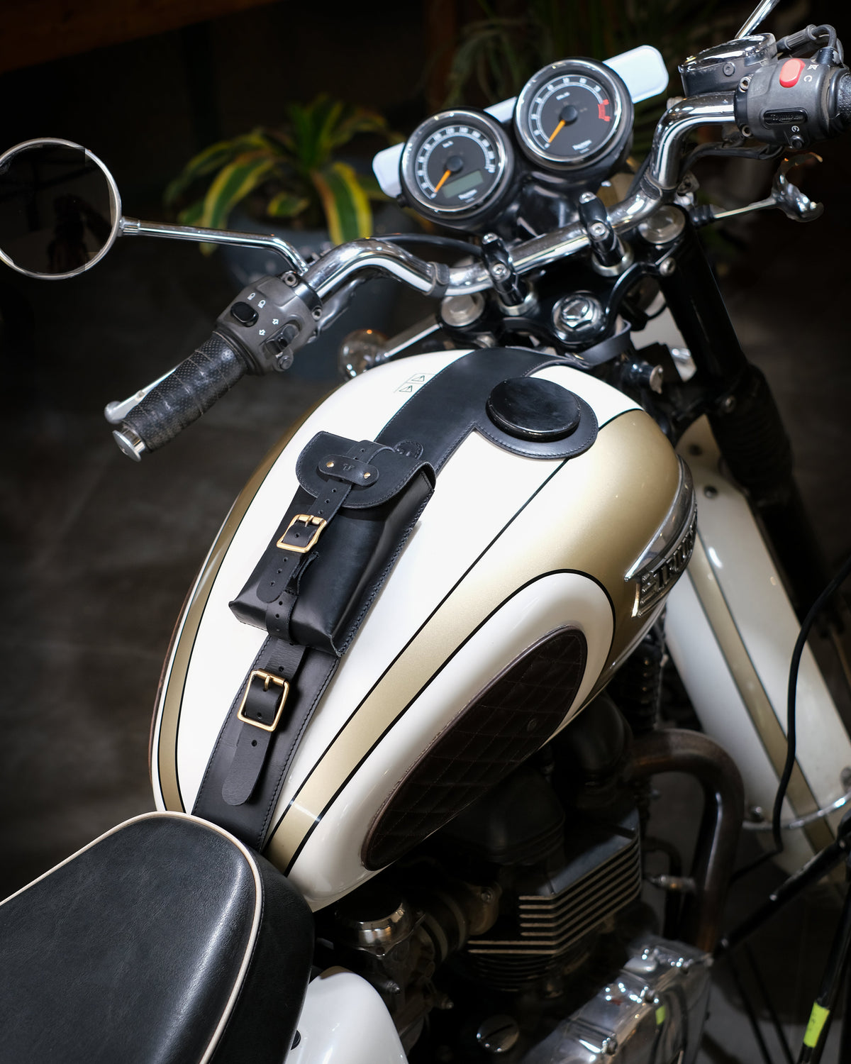 Triumph: Moto Exclusive Tank Strap
