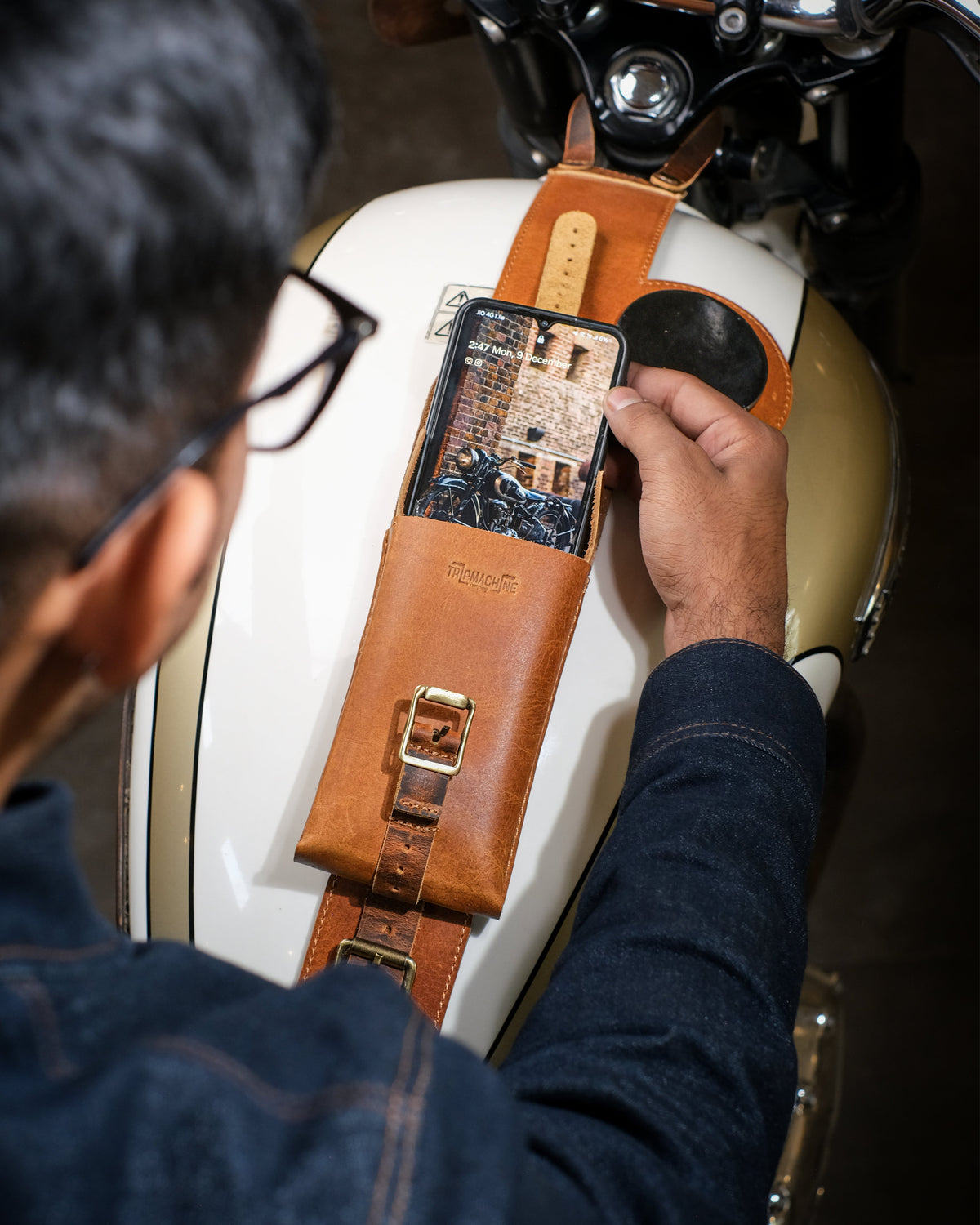 Triumph: Moto Exclusive Tank Strap