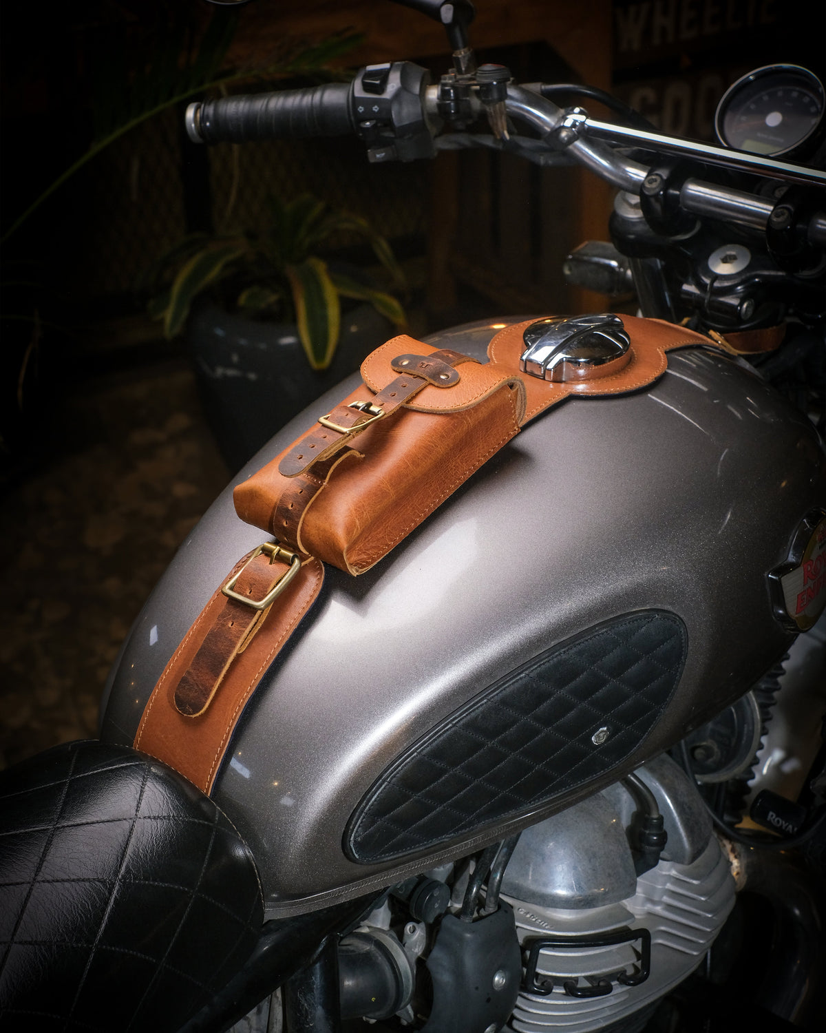 Interceptor/GT/Bear 650: Moto Exclusive Tank Strap