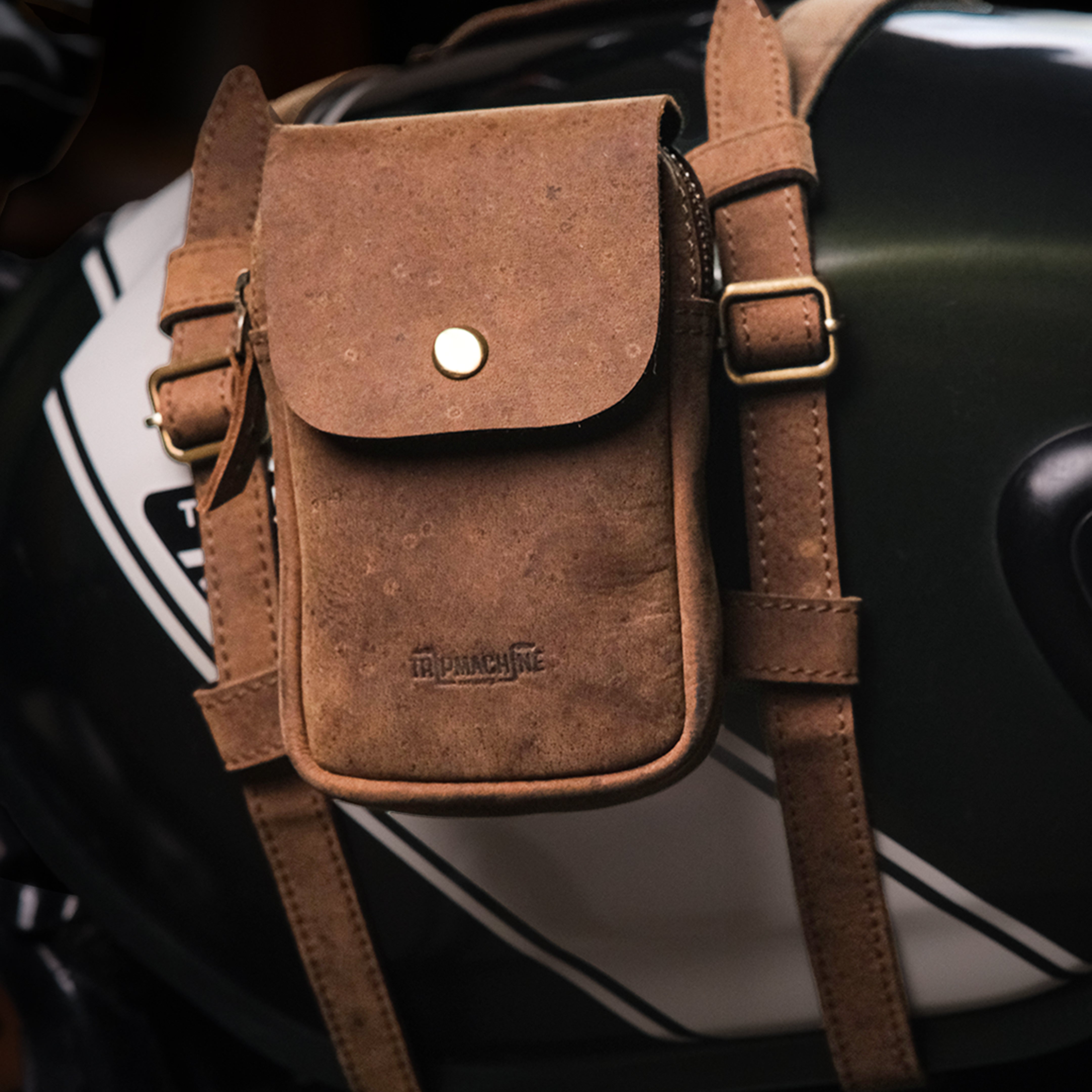 Popruh na nádrž pro Triumph 400